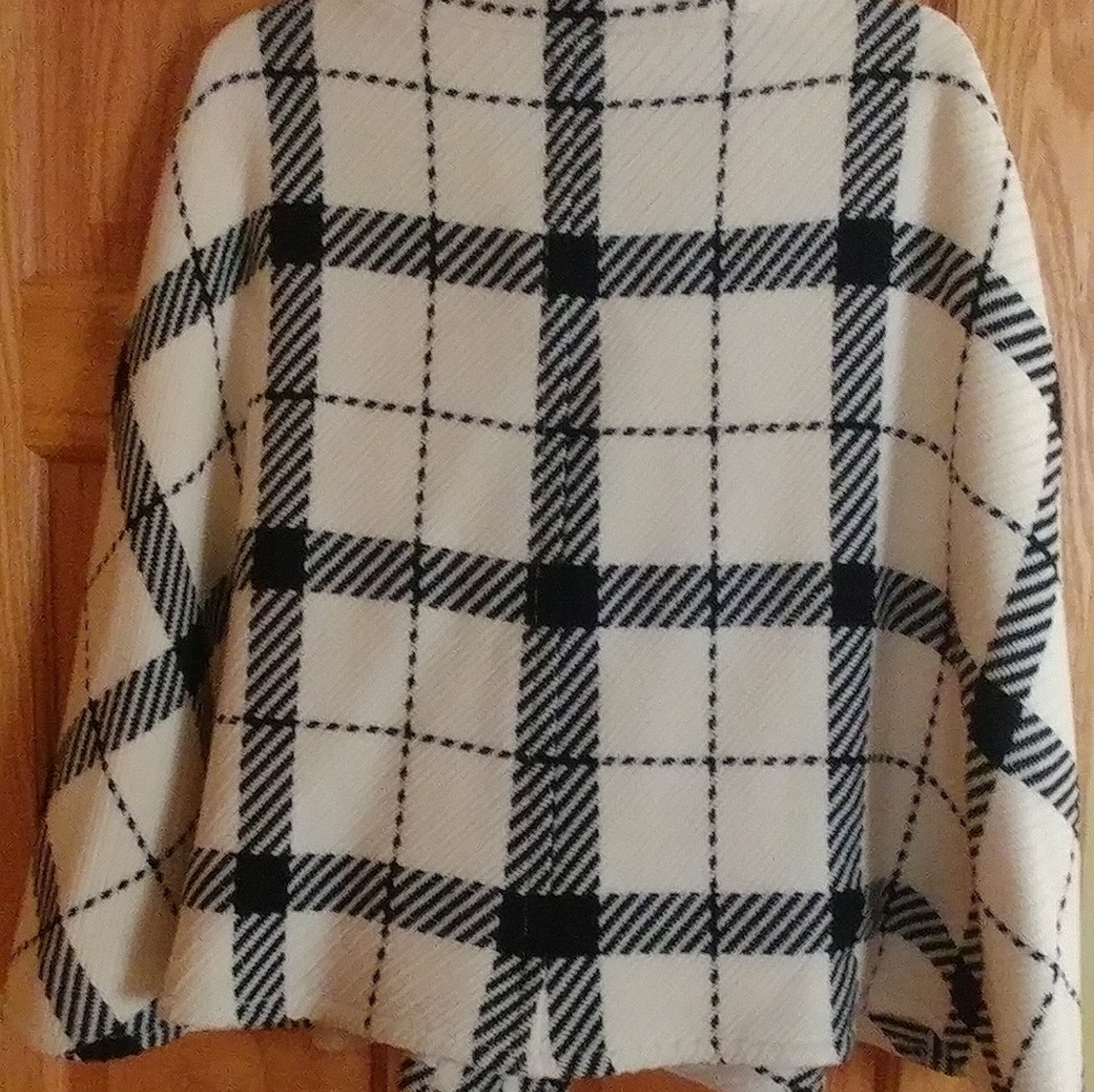 Cape - Picture 2 of 4